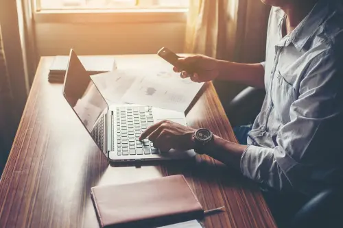 Come organizzare a casa il lavoro senza spendere tanto